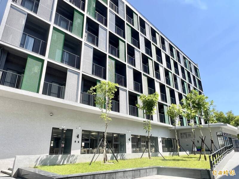 屏東高中新宿舍如時尚青旅 1學期才4810元