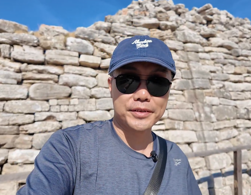 前中國廣州刑警鄧海燕傳因發文暗諷柯克「死得其所」遭檢舉。（圖翻攝自X平台：二爺Alex）