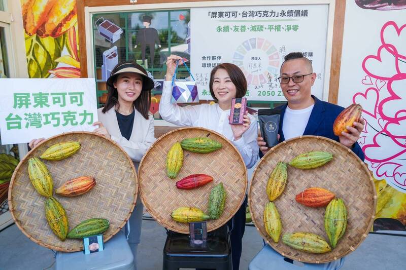 屏東可可產業取得碳足跡標籤（屏東縣政府提供）