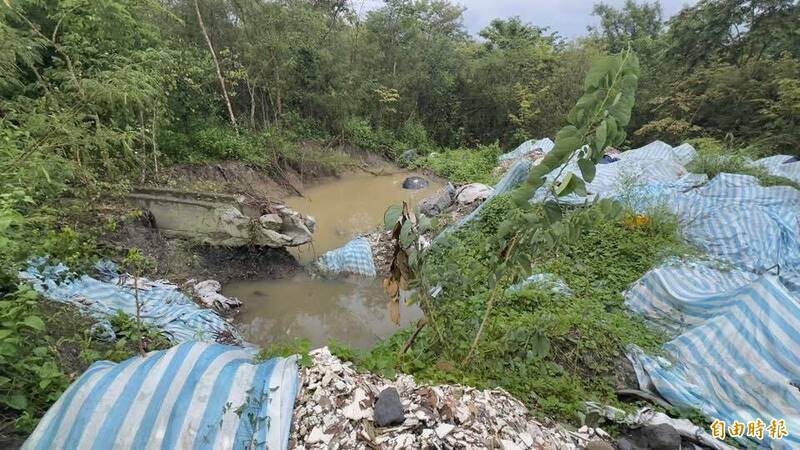 高雄馬頭山2804噸廢棄物未清 環局：7人已各重罰300萬、限9/21前清除