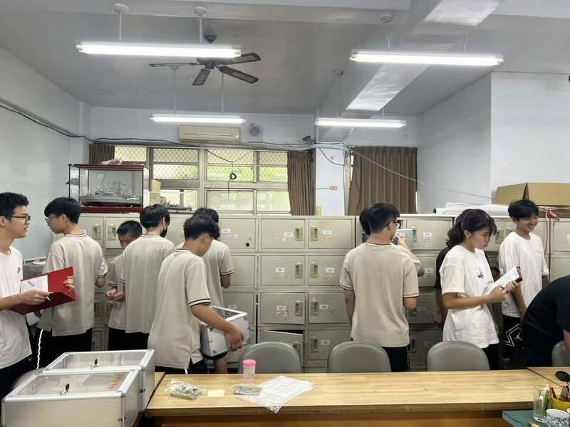 上課收手機了！彰化高中新制上路 但「這些時候」自行保管