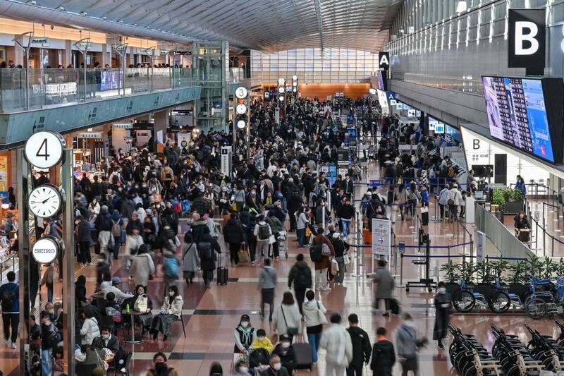 赴日觀光小心！東京羽田機場安檢員 驚傳偷竊旅客現金近80次