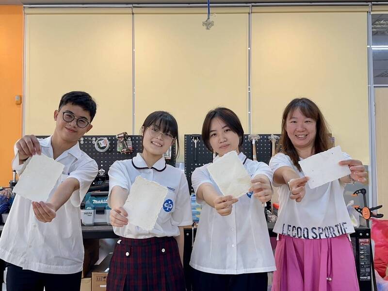 紙袋不再滲水！ 暨大附中師生勇奪美國AII達文西國際發明金牌