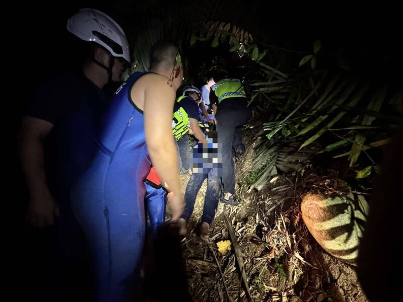女子深夜跌落鯉魚潭邊坡卡樹上 驚險獲救
