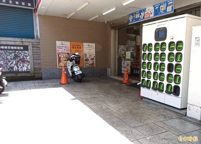 女子受傷後衝到附近超商求救。（記者鄭淑婷攝）