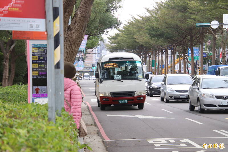 快來新竹縣受訓開公車  月薪60K起跳！縣府加碼補助至上路最高領33萬