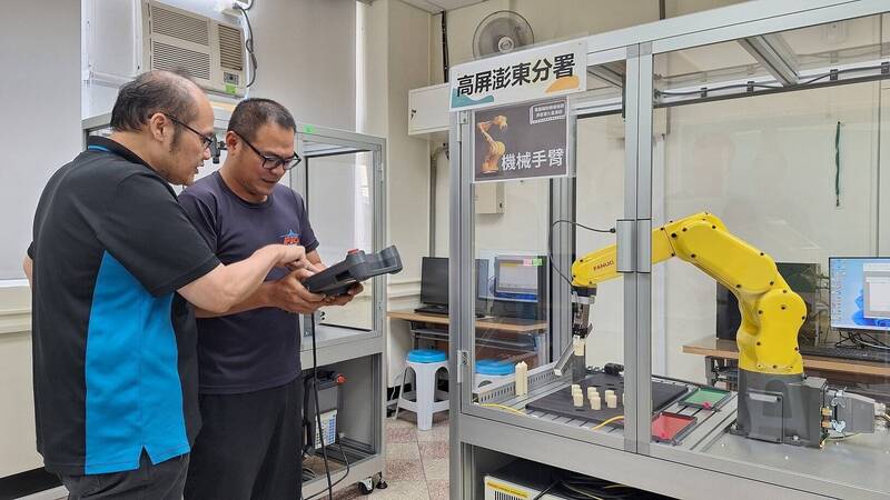 智慧製造成趨勢 高分署開辦智慧機械新課程