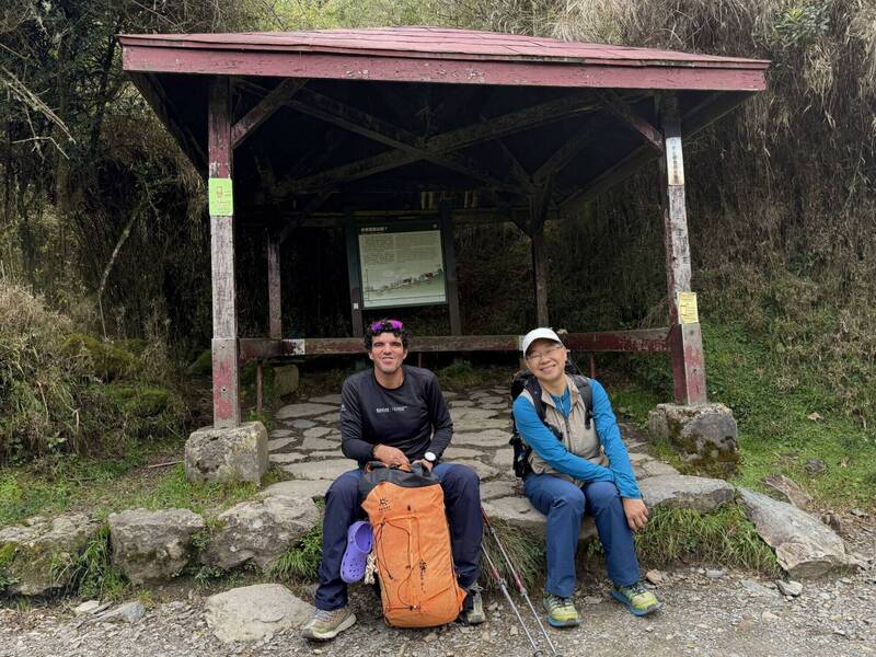 「失足」再起！厄瓜多義肢登山勇士 攜手女傑江秀真挑戰玉山主峰