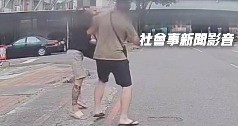 高雄2男會車爆口角推擠衝突 警追緝特斯拉駕駛友人