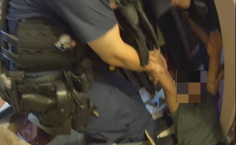 命懸一線！台中熟女失聯4天 警上門驚見在浴室昏迷急救援