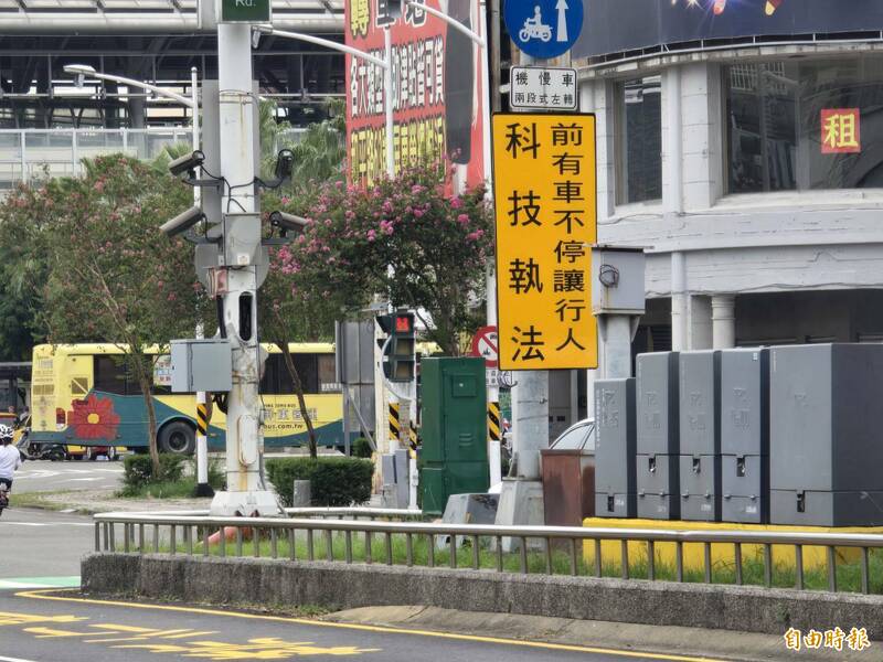 屏東交通科技執法告示牌「看不懂」 交通隊要改了
