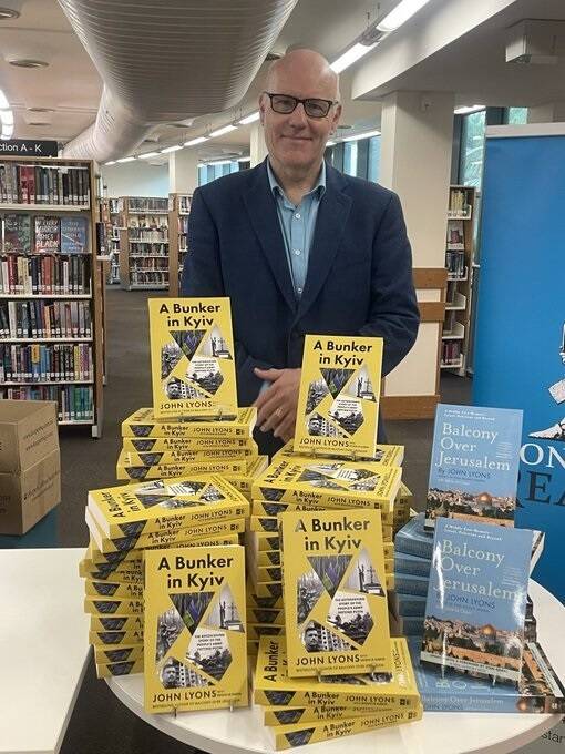 澳洲廣播公司（ABC）記者萊昂斯（John Lyons）16日在華府就美國總統川普的個人商業交易提出問題後，遭川普當面斥責，澳洲政界人士紛紛站出來力挺萊昂斯。（擷取自X平台）