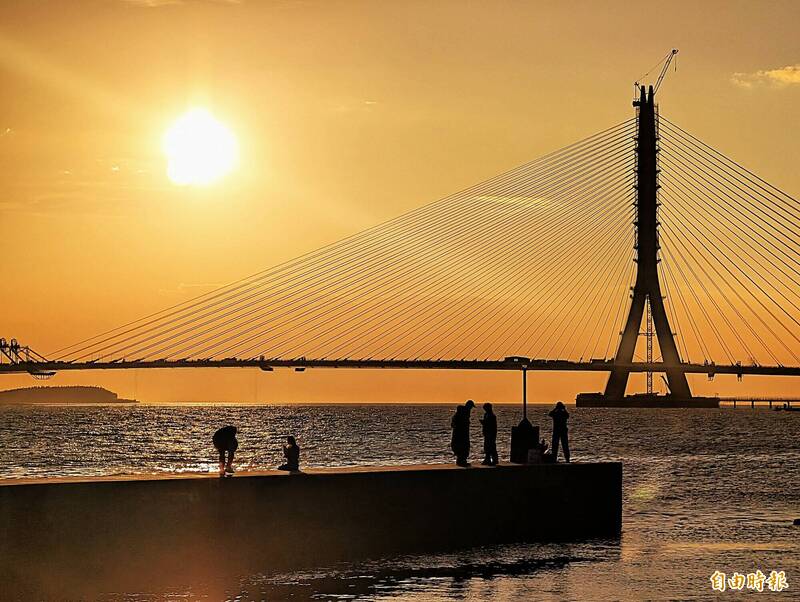 夕照淡江大橋 公路局曝最佳拍攝點
