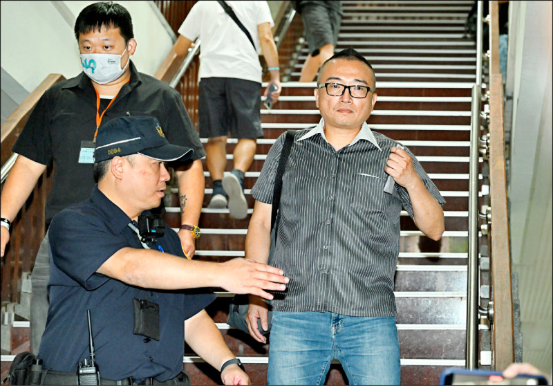 回覆柯文哲關鍵訊息 出庭稱「沒看過」 民眾黨秘書長周榆修疑作偽證