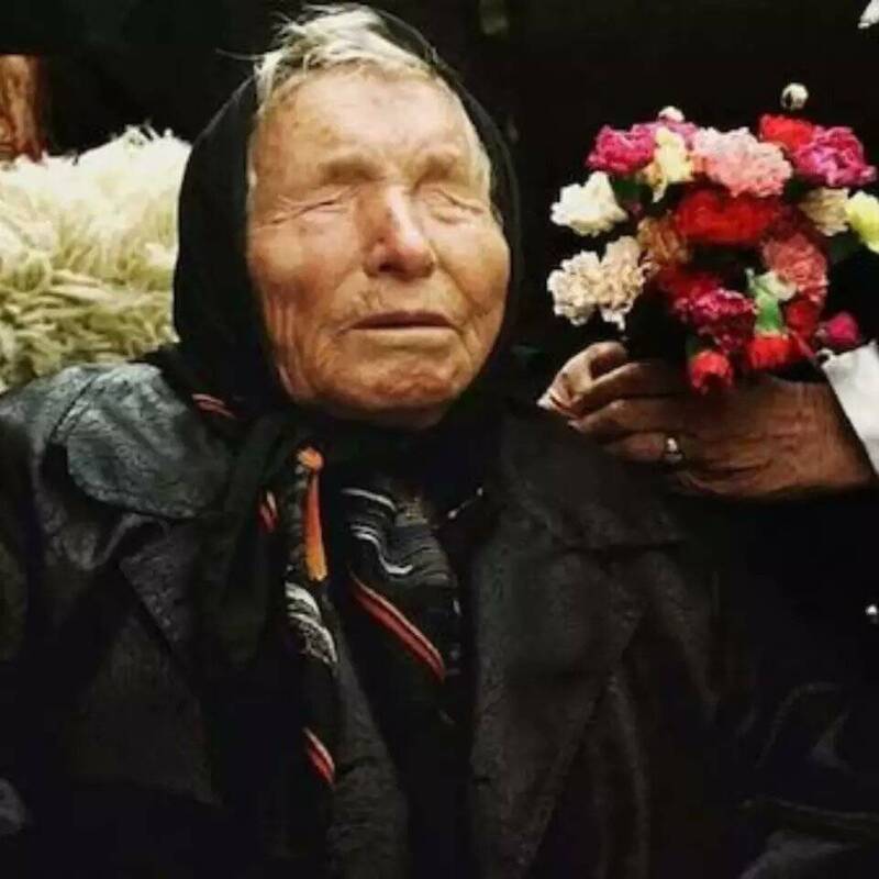 被稱為「盲眼龍婆」的保加利亞預言家巴巴．萬加（Baba Vanga），生前留下大量對未來的驚人預言。（圖取自「@smartscmp」推特）