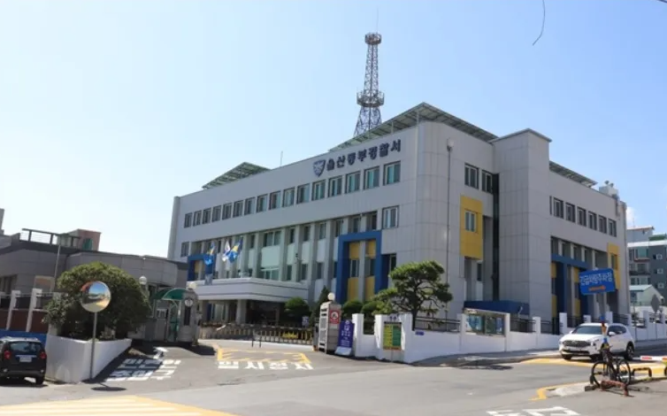 南韓蔚山男子墜樓身亡，2名路人被撞傷。圖為蔚山東部警察署。（圖擷自namu wiki網站）