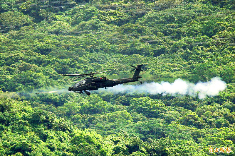 三軍聯勇操演 阿帕契展現震撼火力