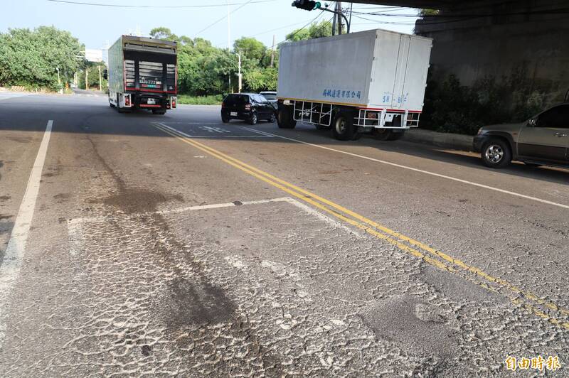 竹北蓮花路、鳳岡路5段路面殘破 竹縣府斥資1225萬改善