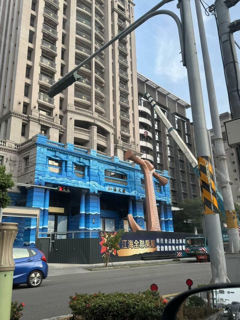 船錨+海洋牆面 竹北話題大樓改「海賊王」風吸睛