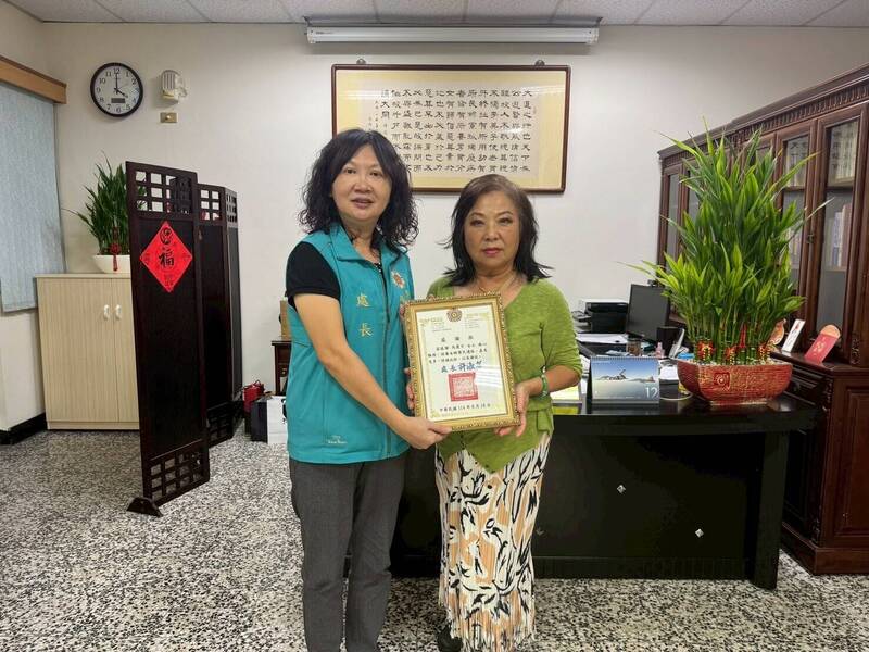 旅美榮眷曾是自強學子 國慶前返嘉認養榮民遺孤