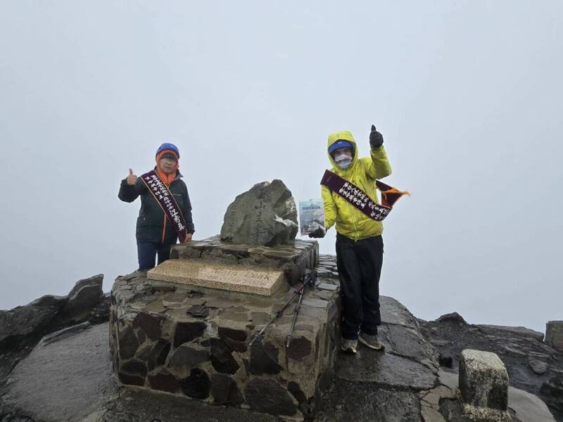 登頂玉山！厄瓜多義肢登山家 大讚高山設施「前所未見」