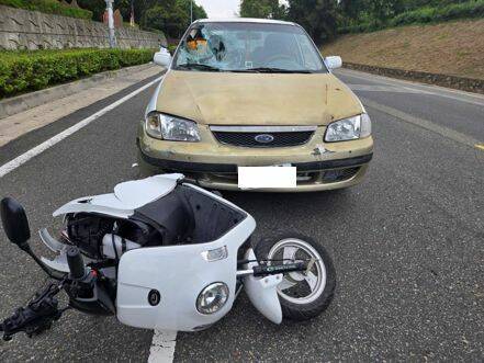 金門騎微電車碰撞轎車 中國女遊客傷勢嚴重