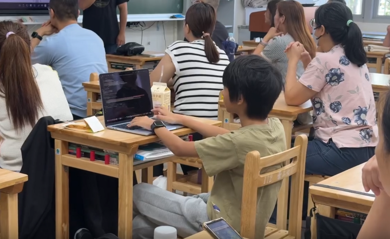 9歲開發作帳App爆紅 神童「海馬」再幫診所架官網 網：比大人還狂