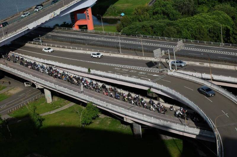 今早7時50分，福和橋車流嚴重回堵。（圖擷取自 Threads ）