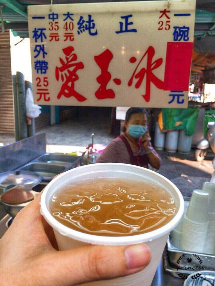 高雄市南華商圈新興市場在地超過60年的「純正愛玉冰」，是不少人從小喝到大的回憶。（粉專「高雄美食走跳-刁嘴公主」授權使用）