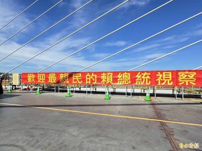 淡江大橋合龍廠商掛紅布條惹議 溫朗東揭賴清德「講少做多」作風