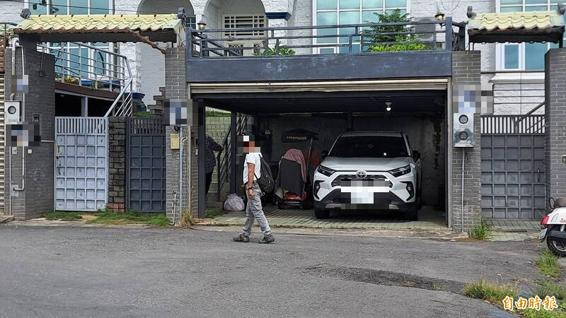 徐超斌在家中過世，親友還在低調處理。（記者黃明堂攝）