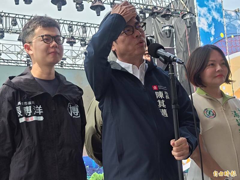 輕撥頭髮談高雄市長黨內初選民調  陳其邁：盼初選前坐下協調