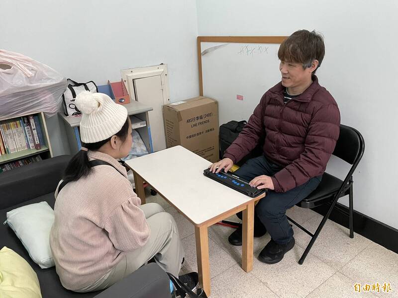 新北樂明中心多元服務20年 助視障者走出繭封人生