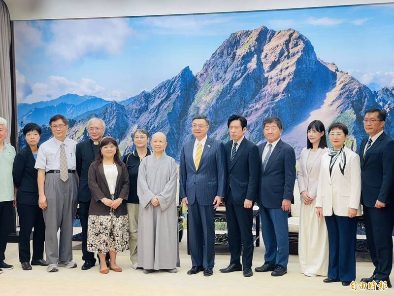 拜會卓榮泰  釋昭慧： 普發現金成競相喊價的政治算計