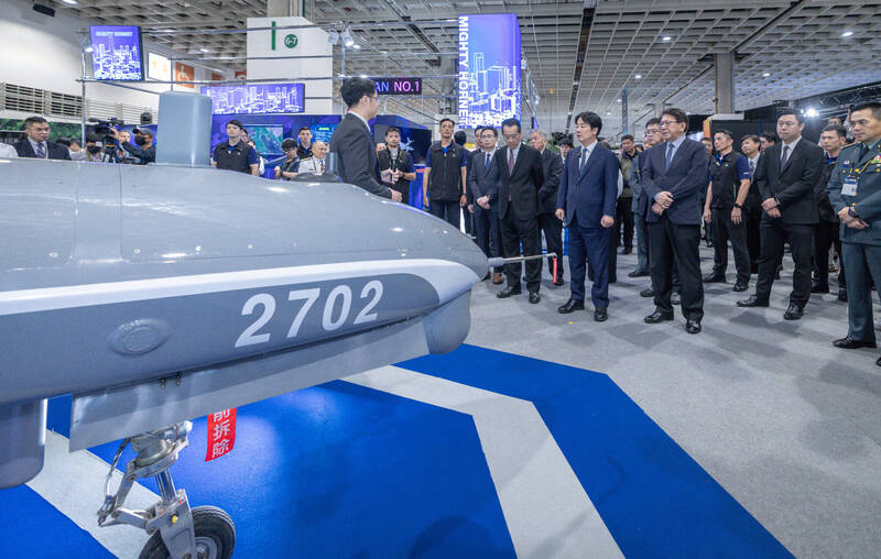 賴清德參觀航太展2小時 國防館3重點視察