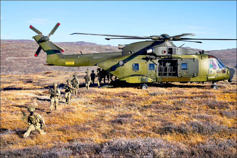 格陵蘭現代史上規模最大軍演「北極之光2025」（Arctic Light 2025）將持續進行至19日，包括特種部隊在內，共有來自丹麥、法國、德國、瑞典、挪威等國逾550名軍人參加。（美聯社）