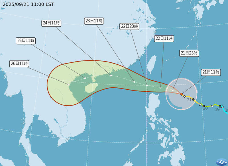 中央氣象署9月21日上午11點樺加沙颱風路徑預測。（中央氣象署提供）