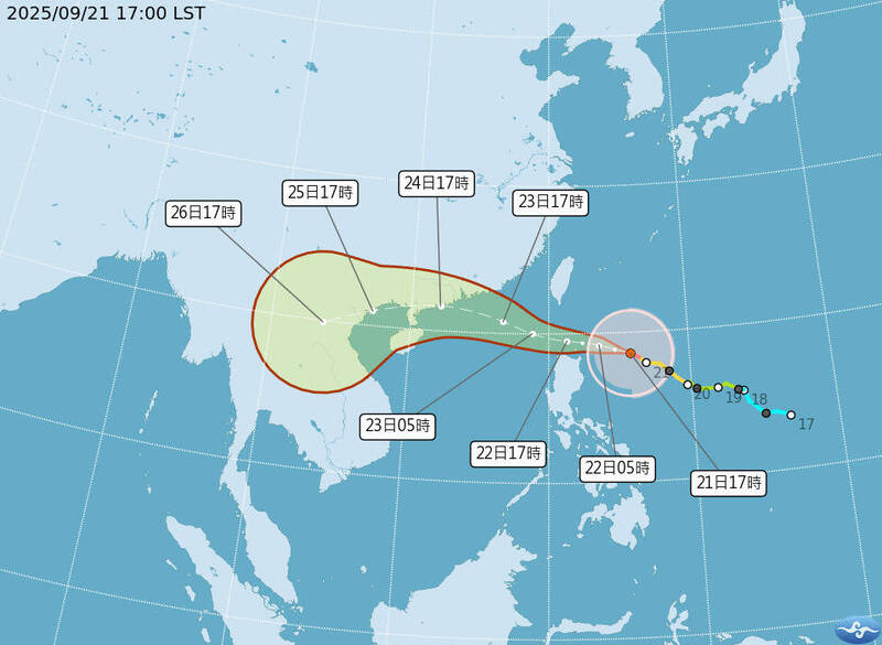 中央氣象署9月21日下午5點樺加沙颱風路徑預測。（中央氣象署提供）