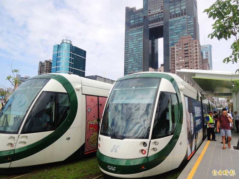 高雄輕軌列車一度故障 60乘客受影響