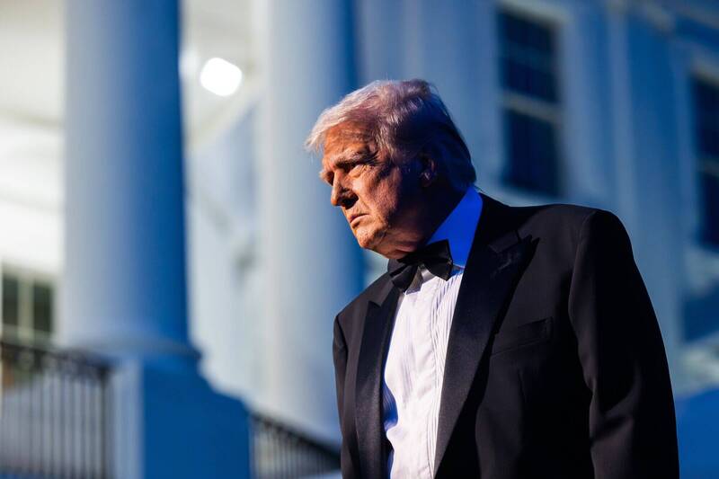 川普對阿富汗發出警告，若不將巴格蘭空軍基地歸還美國，「將會發生不好的事情」。（彭博社）