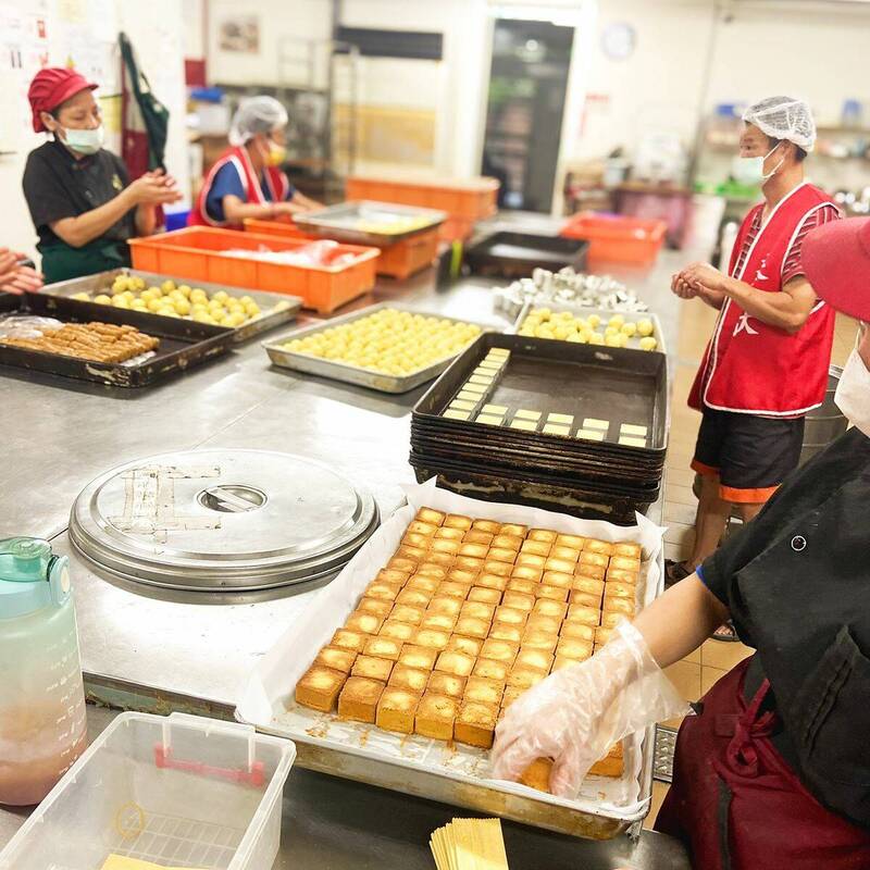 香園紀念教養院香園烘焙坊的蛋黃酥、鳳梨餅都很有名。（取自竹縣府官網）