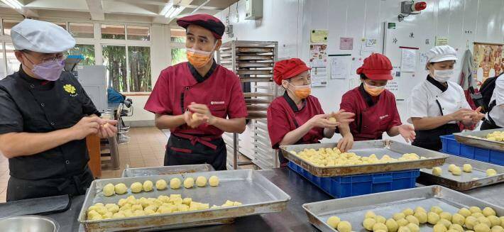 香園紀念教養院香園烘焙坊的蛋黃酥、鳳梨餅都很有名。（取自竹縣府官網）