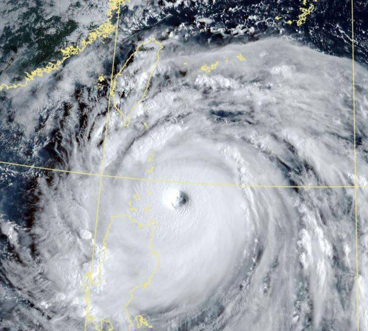 鄭明典今指出，「樺加沙」目前強度已達顛峰。圖為氣象署衛星雲圖。（圖擷取自中央氣象署）