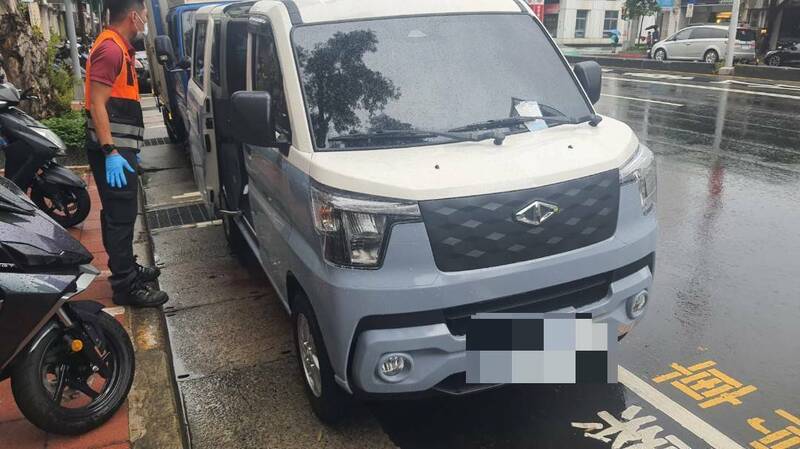 北市轎車停路邊停車格  赫見男子陳屍車內死亡多時