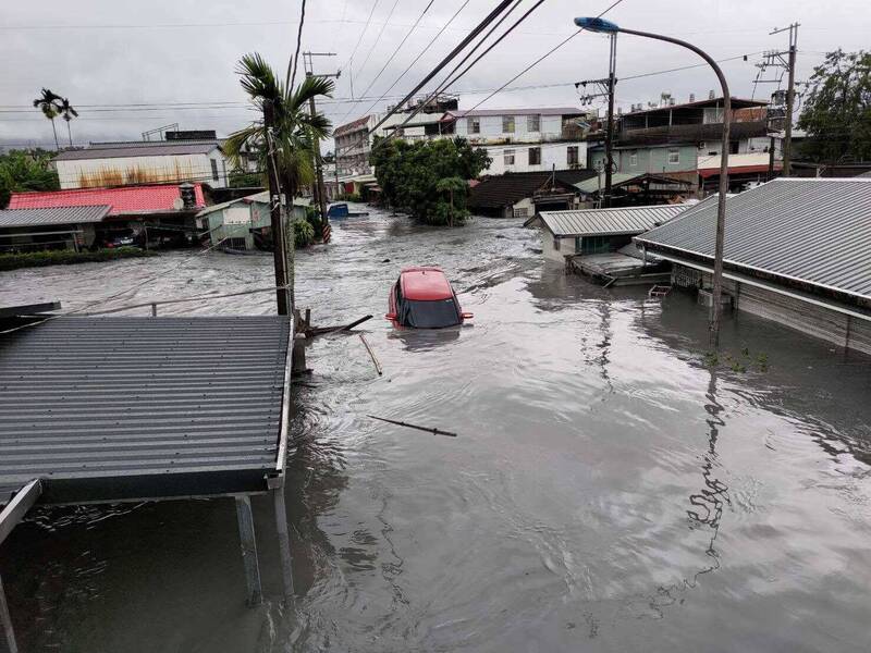 光市大淹水，多房子一乎淹直到屋，泡水。（民提供）