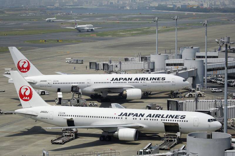 日本航空客機起飛前驚傳冒煙 229名乘客緊急疏散
