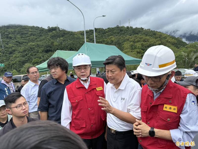 勘災又提責任歸屬，卓揆怒回傅崐萁「大家都在救」。（記者王峻祺攝）