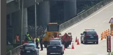 西濱大甲交流道前方發生死亡車禍。（民眾提供）