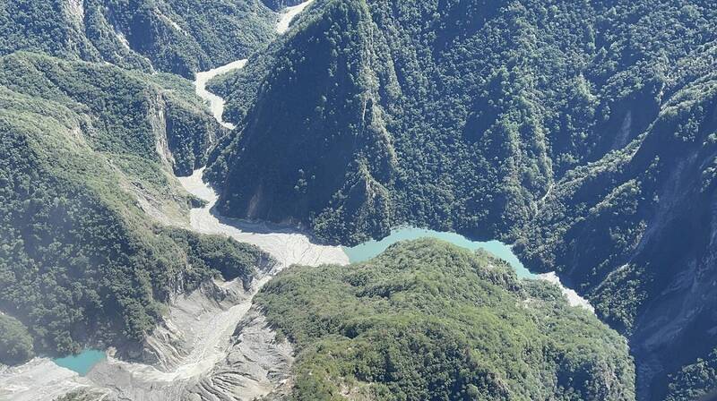 花蓮樂樂溪堰塞湖。（花蓮林管處提供）