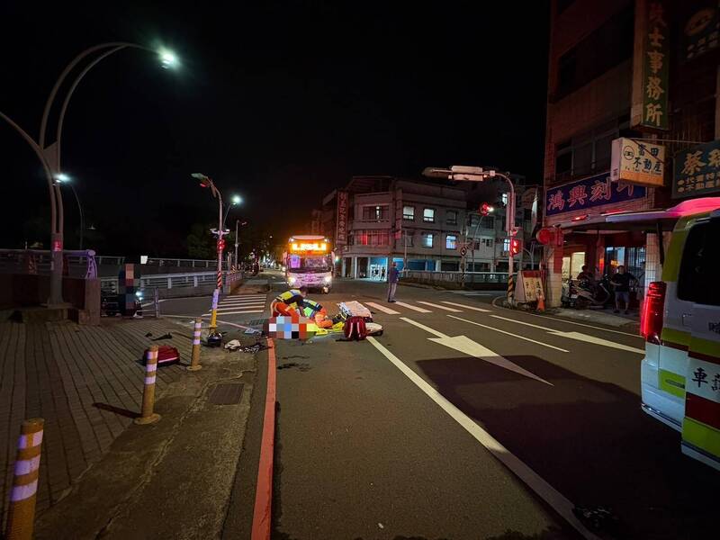 機車騎士與乘客傷重送醫不治。（記者彭健禮翻攝）